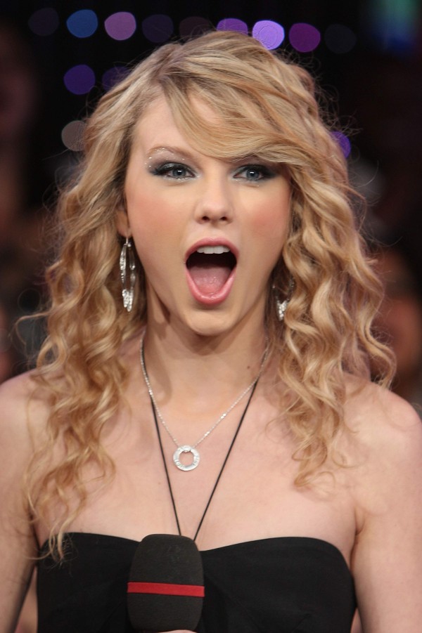 taylor swift mouth open